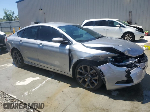 2015 Chrysler 200 S z VIN 1C3CCCBB9FN645671, wystawiony jako Copart lot #52429295 z przebiegiem 197 910 mil mil oraz Szkoda całkowita • Salvage title. Historia ofert i sprzedaży dostępna na DreamBid. Obrazek 4.