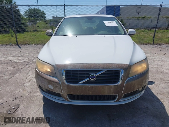 2007 Volvo S80 I6 with VIN YV1AS982671040638, listed as a IAAI auction lot 41998742 with 155,266 mi miles. Bid and sale history available at carsss.com. Image 6.