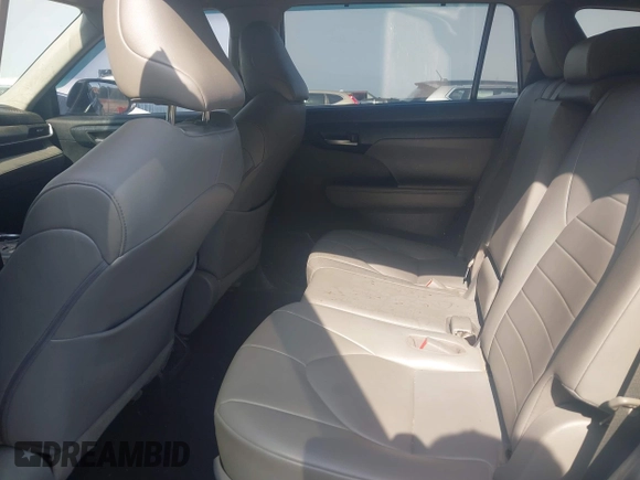 2021 Toyota Highlander XLE with VIN 5TDHZRBH3MS523919, listed as a IAAI auction lot 42264788 with 175,450 mi miles and . Bid and sale history available at DreamBid. Image 8.