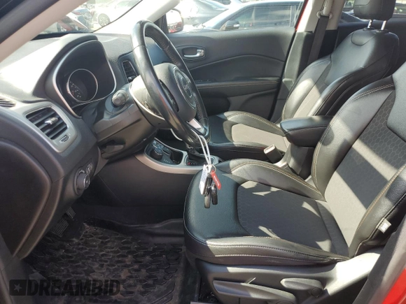 2019 Jeep Compass Altitude z VIN 3C4NJDBB0KT846787, wystawiony jako Copart lot #64287575 z przebiegiem 29 908 mil mil oraz Szkoda całkowita • Salvage title. Historia ofert i sprzedaży dostępna na DreamBid. Obrazek 7.