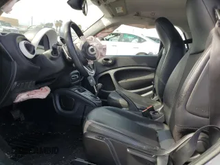 2016 Smart fortwo Passion z VIN WMEFJ5DA4GK141225, wystawiony jako Copart lot #48356965 z przebiegiem 65 928 mil mil oraz Szkody całkowita. Historia ofert i sprzedaży dostępna na DreamBid. Obrazek 7.
