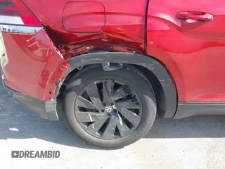 2024 Volkswagen Atlas SE z VIN 1V2KE2CA5RC250418, wystawiony jako IAAI lot #42231854 z przebiegiem 8 304 mil mil oraz . Historia ofert i sprzedaży dostępna na DreamBid. Obrazek 6.