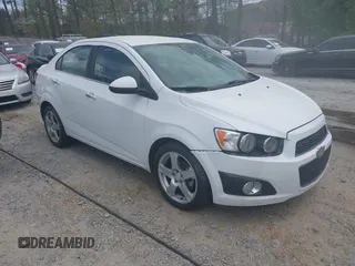 2015 Chevrolet Sonic LTZ z VIN 1G1JE5SB0F4107948, wystawiony jako IAAI lot #41969394 z przebiegiem 165 049 mil mil oraz . Historia ofert i sprzedaży dostępna na DreamBid. Obrazek 1.
