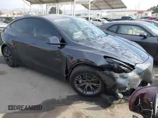 2025 Tesla Model Y Long Range with VIN 7SAYGDED6SF229498, listed as a IAAI auction lot 41086718 with 509 mi miles and . Bid and sale history available at DreamBid. Image 1.
