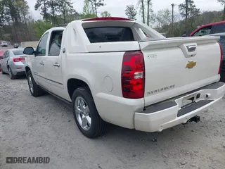 2013 Chevrolet Avalanche LTZ with VIN 3GNTKGE70DG310888, listed as a IAAI auction lot 41918205 with 101,053 mi miles. Bid and sale history available at carsss.com. Image 3.