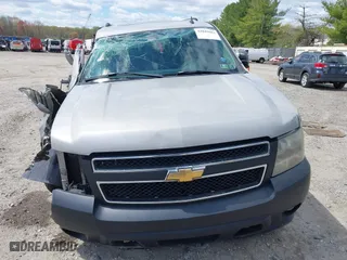 2007 Chevrolet Suburban LT with VIN 1GNFK16357J168000, listed as a IAAI auction lot 42049062 with 188,746 mi miles. Bid and sale history available at carsss.com. Image 12.