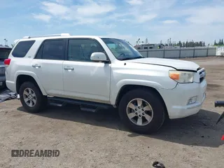 2010 Toyota 4Runner SR5 z VIN JTEZU5JR4A5003392, wystawiony jako IAAI lot #42085983 z przebiegiem 236 299 mil mil oraz . Historia ofert i sprzedaży dostępna na DreamBid. Obrazek 13.
