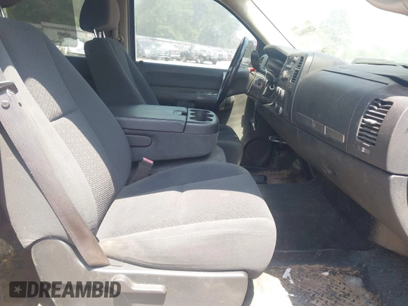 2008 GMC Sierra 1500 SLE1 z VIN 2GTEC130781219570, wystawiony jako IAAI lot #42040864 z przebiegiem 277 819 mil mil oraz . Historia ofert i sprzedaży dostępna na DreamBid. Obrazek 5.