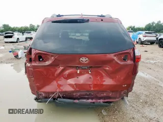 2020 Toyota Sienna LE Auto Access Seat z VIN 5TDKZ3DCXLS041015, wystawiony jako Copart lot #62779795 z przebiegiem 29 157 mil mil oraz Szkoda całkowita • Salvage title. Historia ofert i sprzedaży dostępna na DreamBid. Obrazek 6.
