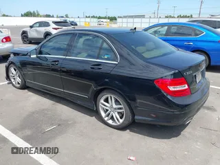 2012 Mercedes-Benz C 300 Sport с VIN WDDGF8BB9CA642697, выставлен на аукционе IAAI как лот 42479043 с пробегом 93 021 миль миль и . История ставок и продаж доступна на DreamBid. Изображение 3.