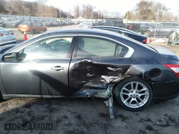 2010 Nissan Maxima SV z VIN 1N4AA5AP6AC838629, wystawiony jako IAAI lot #41005123 z przebiegiem 230 559 mil mil oraz . Historia ofert i sprzedaży dostępna na DreamBid. Obrazek 14.
