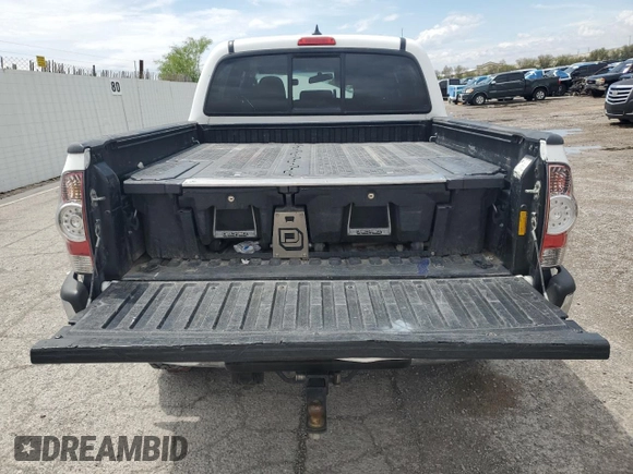 2015 Toyota Tacoma z VIN 3TMLU4EN3FM194963, wystawiony jako Copart lot #54074415 z przebiegiem 170 864 mil mil oraz Szkoda całkowita • Salvage title. Historia ofert i sprzedaży dostępna na DreamBid. Obrazek 6.