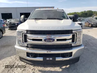 2019 Ford F-350 XL z VIN 1FT8W3DTXKEE56245, wystawiony jako Copart lot #50931435 z przebiegiem 103 396 mil mil oraz Czysty tytuł • Clean title. Historia ofert i sprzedaży dostępna na DreamBid. Obrazek 5.