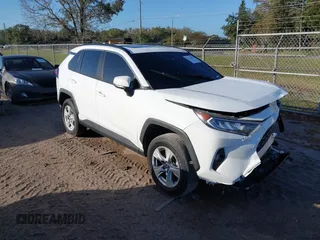 2021 Toyota RAV4 XLE with VIN 2T3W1RFV9MW166971, listed as a IAAI auction lot 40719843 with 43,178 mi miles. Bid and sale history available at carsss.com. Image 1.