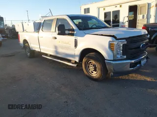 2019 Ford Super Duty F-250 SRW XL with VIN 1FT7W2A69KED53077, listed as a IAAI auction lot 40785535 with 47,928 mi miles. Bid and sale history available at carsss.com. Image 1.