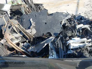 2022 Tesla Model S Plaid z VIN 5YJSA1E64NF477659, wystawiony jako IAAI lot #42358072 z przebiegiem Nie podano mil oraz . Historia ofert i sprzedaży dostępna na DreamBid. Obrazek 5.
