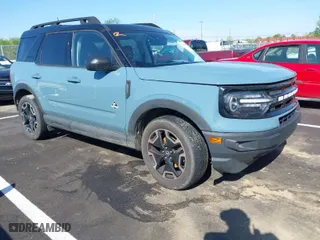 2022 Ford Bronco Sport Outer Banks with VIN 3FMCR9C65NRD40626, listed as a IAAI auction lot 42004709 with 60,122 mi miles. Bid and sale history available at carsss.com. Image 1.