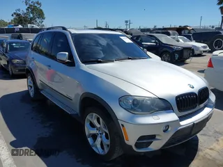 2012 BMW X5 35d z VIN 5UXZW0C5XCL665504, wystawiony jako IAAI lot #41835285 z przebiegiem 134 245 mil mil oraz . Historia ofert i sprzedaży dostępna na DreamBid. Obrazek 1.