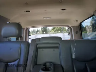 2005 GMC Yukon Denali z VIN 1GKEK63U55J143324, wystawiony jako Copart lot #59000695 z przebiegiem Nie podano mil oraz Szkoda całkowita • Salvage title. Historia ofert i sprzedaży dostępna na DreamBid. Obrazek 10.