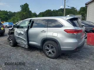 2019 Toyota Highlander LE with VIN 5TDBZRFH3KS975866, listed as a Copart auction lot 60226695 with 68,113 mi miles and Salvage title. Bid and sale history available at DreamBid. Image 2.