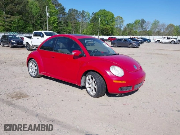 2006 Volkswagen New Beetle Coupe with VIN 3VWRW31C86M414081, listed as a IAAI auction lot 42066750 with 185,904 mi miles. Bid and sale history available at carsss.com. Image 1.