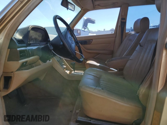 1987 Mercedes-Benz 560 with VIN WDBCA39D1HA280016, listed as a Copart auction lot 46277905 with 151,078 mi miles and Clean Title. Bid and sale history available at DreamBid. Image 7.