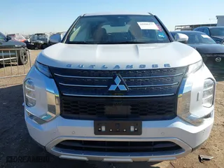 2024 Mitsubishi Outlander SE with VIN JA4J4VA86RZ081910, listed as a IAAI auction lot 41846277 with 3,420 mi miles. Bid and sale history available at carsss.com. Image 6.