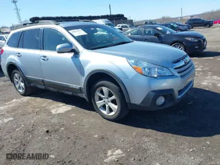 2013 Subaru Outback 2.5i Premium with VIN 4S4BRBGC8D3239709, listed as a IAAI auction lot 41833274 with NaN miles. Bid and sale history available at carsss.com. Image 1.