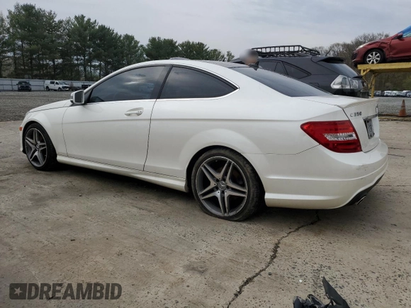 2013 Mercedes-Benz C 350 с VIN WDDGJ5HB4DG028644, выставлен на аукционе Copart как лот 52896985 с пробегом Не указан миль и Чистый • Clean title. История ставок и продаж доступна на DreamBid. Изображение 2.