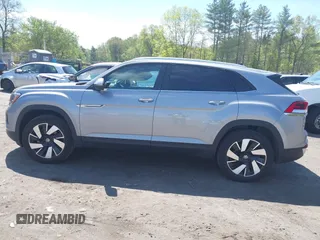 2024 Volkswagen Atlas SE z VIN 1V2KE2CA9RC211783, wystawiony jako IAAI lot #42192690 z przebiegiem 25 361 mil mil oraz . Historia ofert i sprzedaży dostępna na DreamBid. Obrazek 14.