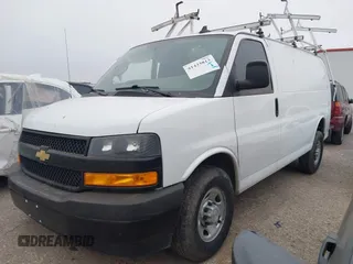 2023 Chevrolet Express Cargo z VIN 1GCWGAFP0P1104007, wystawiony jako IAAI lot #41433813 z przebiegiem 80 352 mil mil oraz . Historia ofert i sprzedaży dostępna na DreamBid. Obrazek 19.