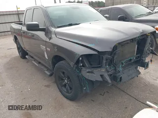 2020 Ram 1500 Tradesman z VIN 1C6RR6FT1LS147915, wystawiony jako IAAI lot #41786930 z przebiegiem 55 160 mil mil oraz . Historia ofert i sprzedaży dostępna na DreamBid. Obrazek 1.
