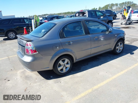 2008 Chevrolet Aveo LT z VIN KL1TG56648B177918, wystawiony jako IAAI lot #41575526 z przebiegiem 178 725 mil mil oraz . Historia ofert i sprzedaży dostępna na DreamBid. Obrazek 4.