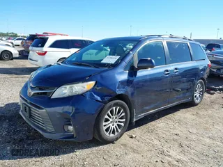 2018 Toyota Sienna XLE Auto Access Seat with VIN 5TDYZ3DC5JS914497, listed as a IAAI auction lot 41206120 with 208,996 mi miles. Bid and sale history available at carsss.com. Image 18.