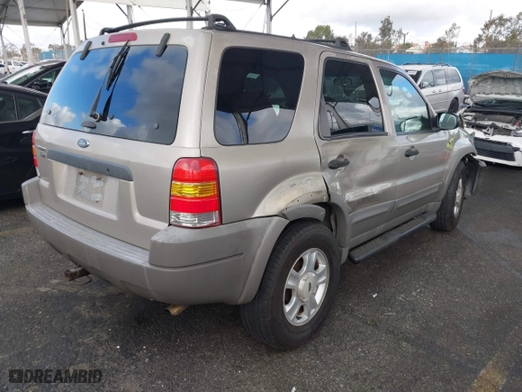 2001 Ford Escape XLT with VIN 1FMCU03101KD92811, listed as a IAAI auction lot 41589086 with 171,070 mi miles. Bid and sale history available at carsss.com. Image 4.
