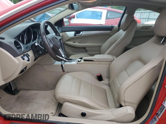 2015 Mercedes-Benz C 250 z VIN WDDGJ4HB6FG367726, wystawiony jako Copart lot #58392385 z przebiegiem 154 617 mil mil oraz Szkoda całkowita • Salvage title. Historia ofert i sprzedaży dostępna na DreamBid. Obrazek 7.
