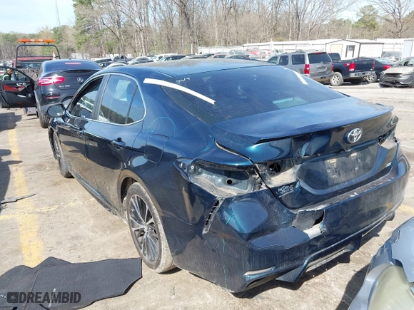 2018 Toyota Camry LE with VIN 4T1B11HK5JU633648, listed as a IAAI auction lot 41840969 with 140,071 mi miles. Bid and sale history available at carsss.com. Image 3.