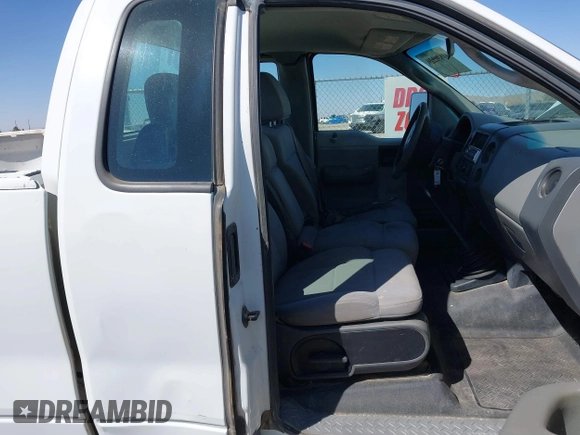 2005 Ford F-150 XL with VIN 1FTRF12285NB63743, listed as a IAAI auction lot 41836920 with 251,070 mi miles. Bid and sale history available at carsss.com. Image 5.
