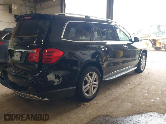 2015 Mercedes-Benz GL-Class GL 350 BlueTEC with VIN 4JGDF2EE9FA534113, listed as a IAAI auction lot 41955010 with 152,064 mi miles. Bid and sale history available at carsss.com. Image 4.