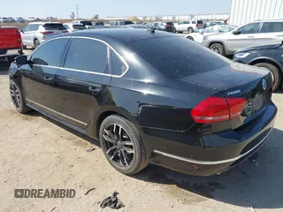 2015 Volkswagen Passat SEL Premium z VIN 1VWCV7A30FC024271, wystawiony jako IAAI lot #41788754 z przebiegiem 108 278 mil mil oraz . Historia ofert i sprzedaży dostępna na DreamBid. Obrazek 3.