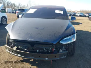 2016 Tesla Model X 70D z VIN 5YJXCAE28GF004461, wystawiony jako IAAI lot #41004214 z przebiegiem 158 962 mil mil oraz . Historia ofert i sprzedaży dostępna na DreamBid. Obrazek 6.