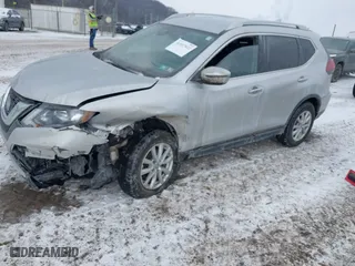 2020 Nissan Rogue SV with VIN JN8AT2MV3LW142622, listed as a IAAI auction lot 41617622 with 70,135 mi miles. Bid and sale history available at carsss.com. Image 2.