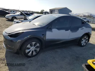 2024 Tesla Model Y Long Range z VIN 7SAYGDEE9RF025247, wystawiony jako Copart lot #58432255 z przebiegiem 56 900 mil mil oraz Szkoda całkowita • Salvage title. Historia ofert i sprzedaży dostępna na DreamBid. Obrazek 1.