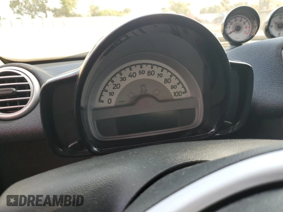2013 Smart fortwo Passion с VIN WMEEK3BA9DK610482, выставлен на аукционе Copart как лот 74207324 с пробегом Не указан миль и На запчасти • Non repairable. История ставок и продаж доступна на DreamBid. Изображение 9.
