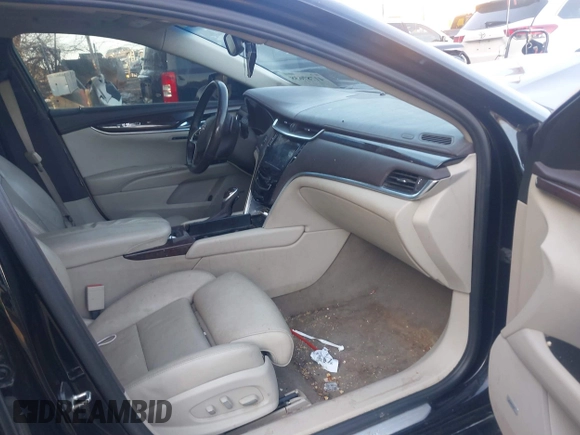 2013 Cadillac XTS Premium z VIN 2G61S5S38D9199459, wystawiony jako IAAI lot #41787638 z przebiegiem 171 298 mil mil oraz . Historia ofert i sprzedaży dostępna na DreamBid. Obrazek 5.
