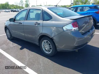 2009 Ford Focus SE with VIN 1FAHP35N19W246382, listed as a IAAI auction lot 42043020 with 197,707 mi miles. Bid and sale history available at carsss.com. Image 3.