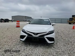 2022 Toyota Camry SE with VIN 4T1G11AKXNU702906, listed as a Copart auction lot 51081115 with 39,702 mi miles and Clean Title. Bid and sale history available at DreamBid. Image 11.