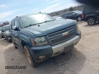 2008 Chevrolet Suburban 2LT with VIN 3GNFK16318G208155, listed as a IAAI auction lot 41708330 with 302,801 mi miles and . Bid and sale history available at DreamBid. Image 1.