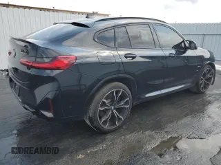 2022 BMW X4 M z VIN 5YM23EC02N9K93385, wystawiony jako Copart lot #53954854 z przebiegiem 17 189 mil mil oraz . Historia ofert i sprzedaży dostępna na DreamBid. Obrazek 3.