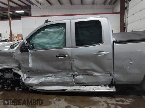 2018 GMC Sierra 1500 SLE z VIN 1GTV2MEH8JZ357073, wystawiony jako IAAI lot #41642234 z przebiegiem 105 007 mil mil oraz . Historia ofert i sprzedaży dostępna na DreamBid. Obrazek 14.